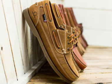 Chatham Rockwell II G2 men`s leather wide fit boat shoes - walnut